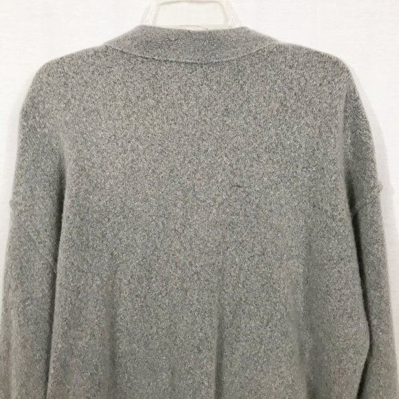 H&M Oversized 3 Button Sweater Cardigan Size L EUC - Picture 3 of 7